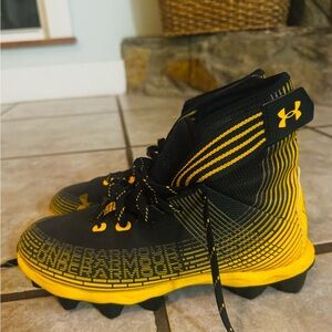 Under Armour Highlight Franchise Jr Football Cleats - 5.5Y Black Gold
